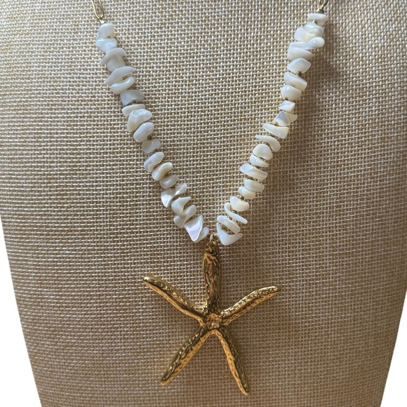 Voyage Jewelry - Starfish Pendant Necklace Gold‎ White Shell Chip Paperclip Chain